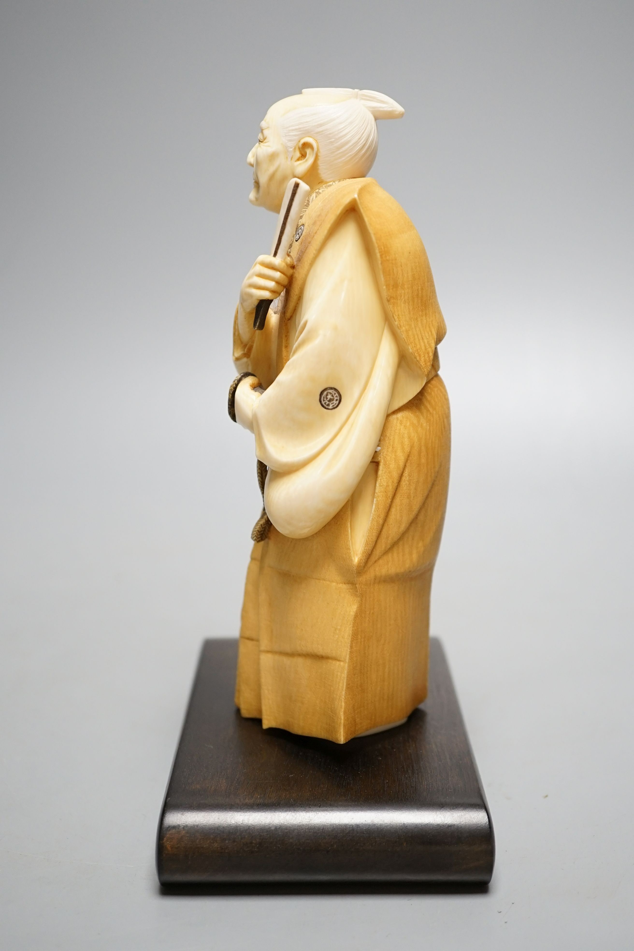 A Japanese ivory figure of a Samurai general, Taisho/early Showa period, signed to a lacquer tablet - 19cm tall